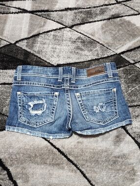 BKE STELLA DISTRESSED DENIM JEAN SHORTS 29